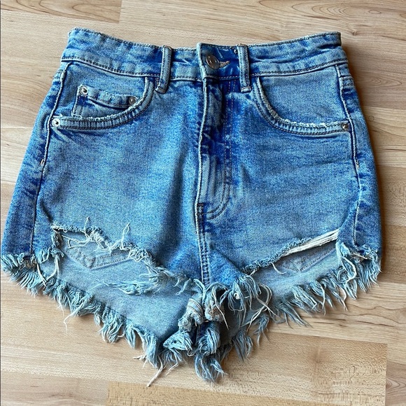 ZARA distressed denim shorts - Picture 1 of 5